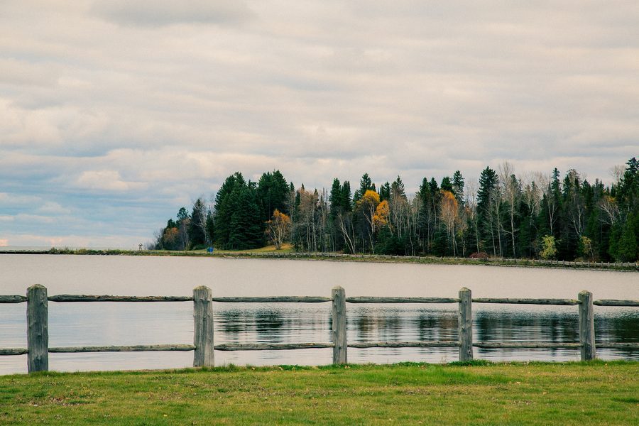 Ufer des Lake Superior im Chippewa Park bei Thunder Bay, Ontario