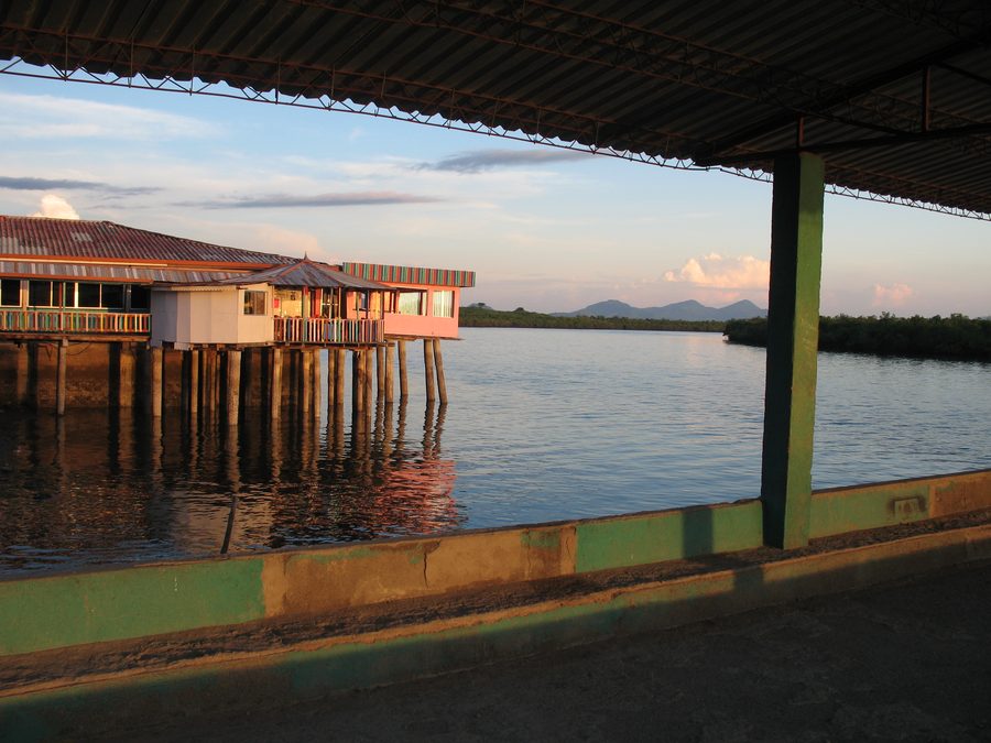 Der Pier von San Lorenzo an der Küste des Golfs von Fonseca.