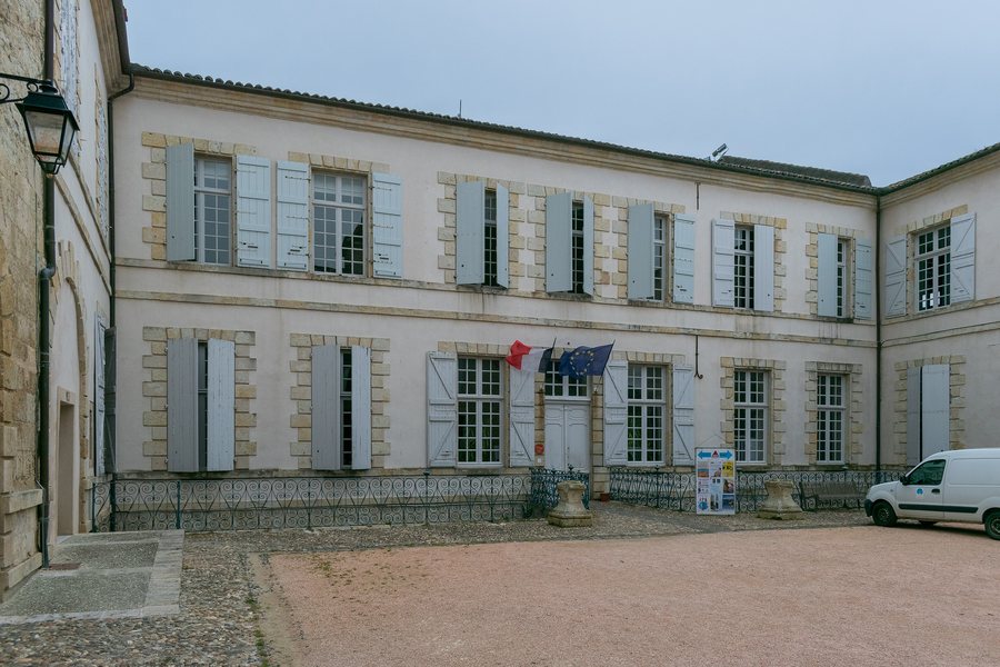 File:Town hall of Lectoure (1).jpg