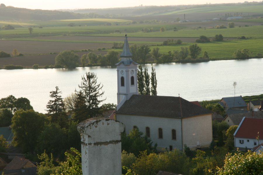 File:Alsómocsolád Church.jpg