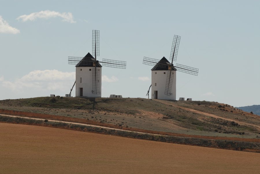 File:Don Quixote Style Windmills Tembleque JD22032008.jpg