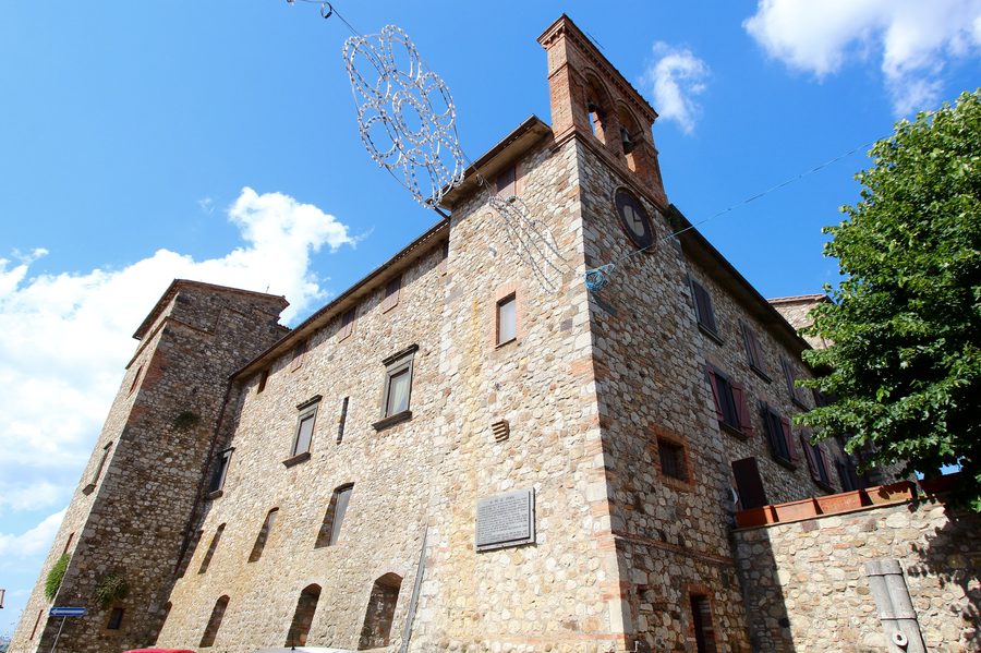 Castello di Monterubiaglio im historischen Ortskern von Monterubiaglio