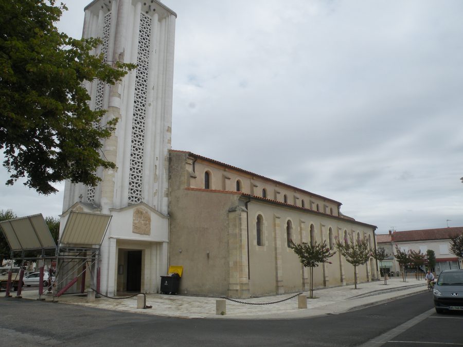 extérieur de l'Église de Saint-Vivien-de-Médoc