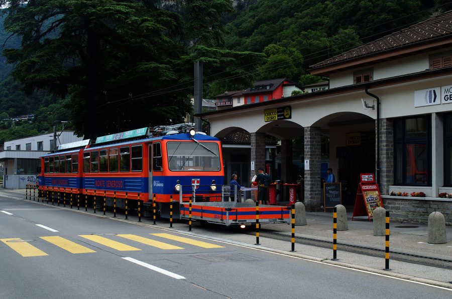 Monte-Generoso-Bahn vor der Abfahrt in Capolago