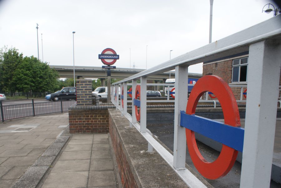 File:View of London Underground roundels at Redbridge Station - geograph.org.uk - 5381104.jpg