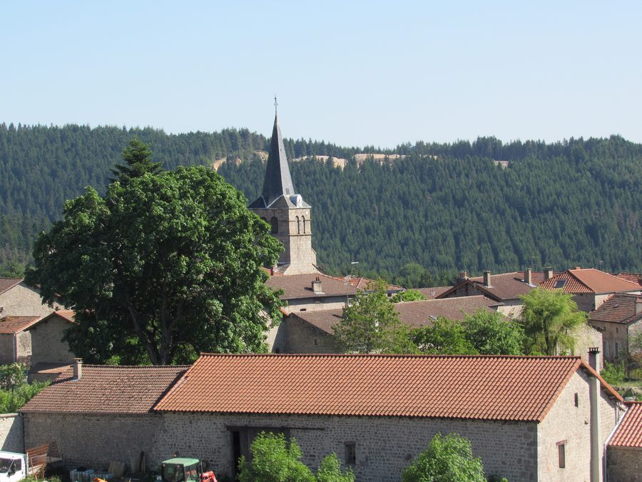 Le village de Montregard vu du calvaire