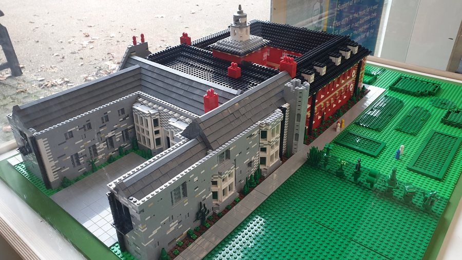 File:Lego model of Hall Place, Bexley, London.jpg