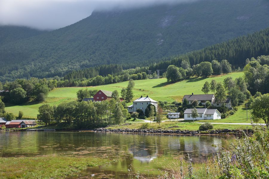 Tomrefjord (Tomra) i Vestnes
