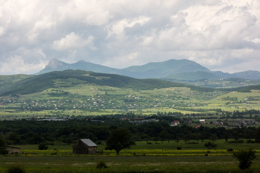 File:Bazaleti and Lortsoma Cliff.jpg