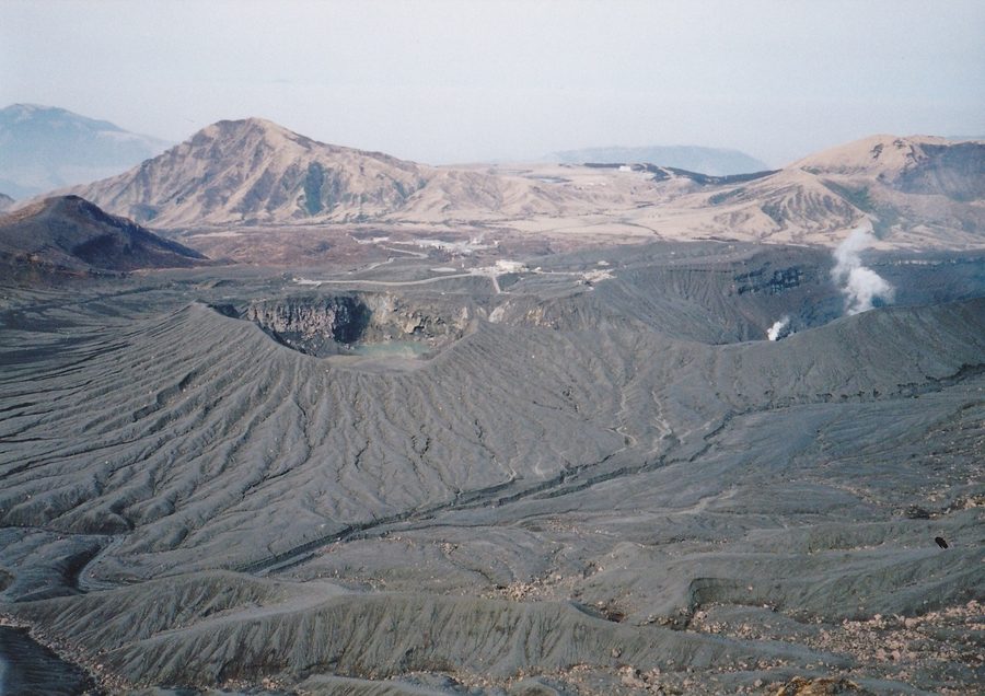 Vulkanische Landschaft des Mount Aso in der Präfektur Kumamoto