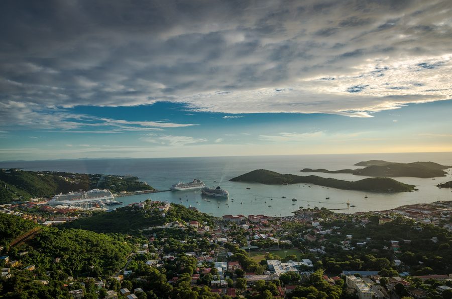 Panoramablick auf St. Thomas und die umliegenden Inseln der U.S. Virgin Islands