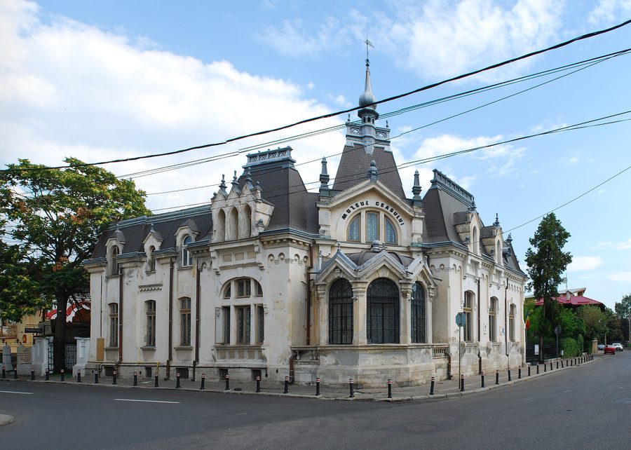 Außenansicht des Uhrenmuseums in Ploiești, Rumänien