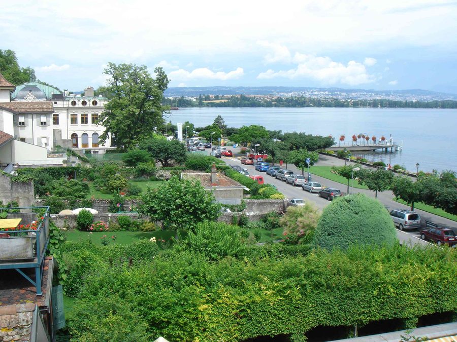 Uferpromenade von Morges am Genfersee