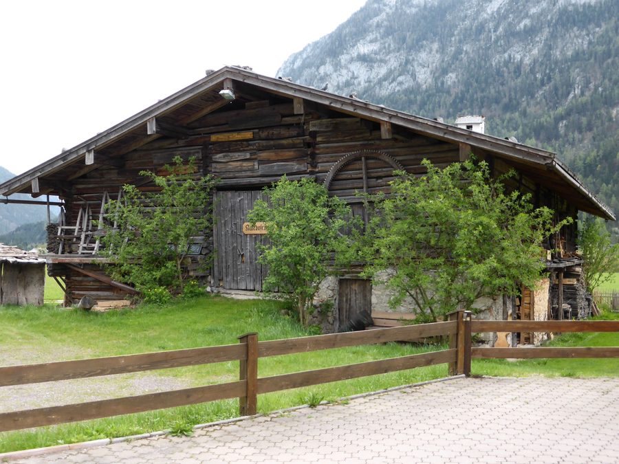 Historischer Bauernhof des Kalchofenguts beziehungsweise Kalkofenguts und Heimatmuseums in Unken