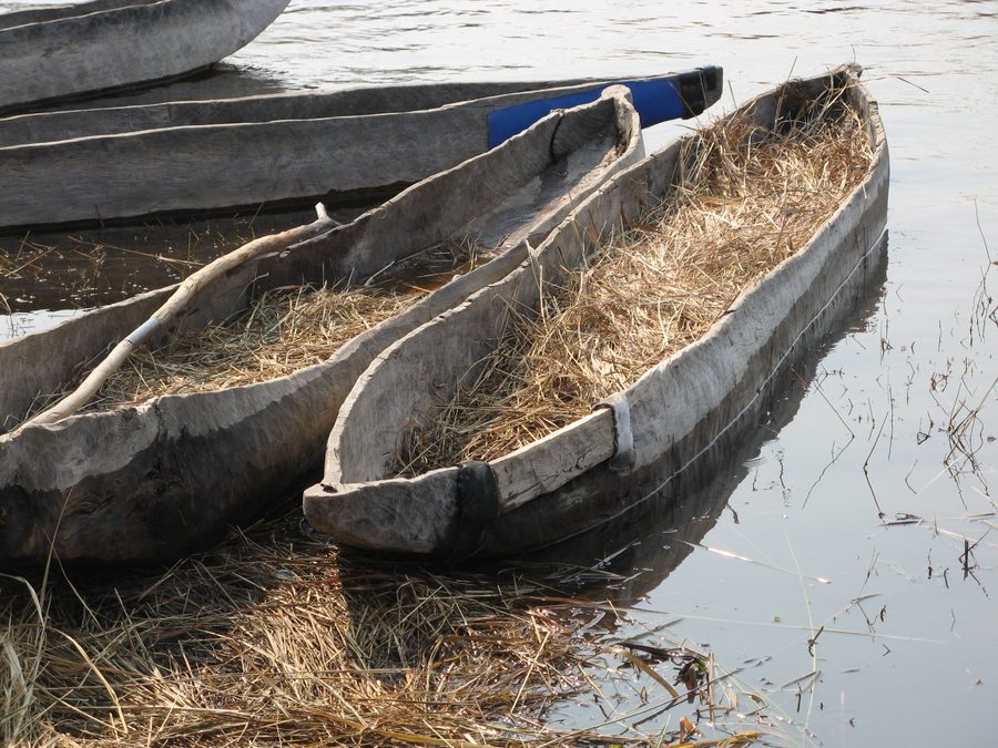 Mokoro-Kanus im Okavango-Delta in Botswana