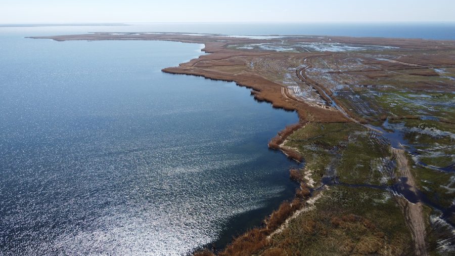 Südspitze der Rów-Halbinsel auf der Insel Wolin mit dem Stettiner Haff im Hintergrund