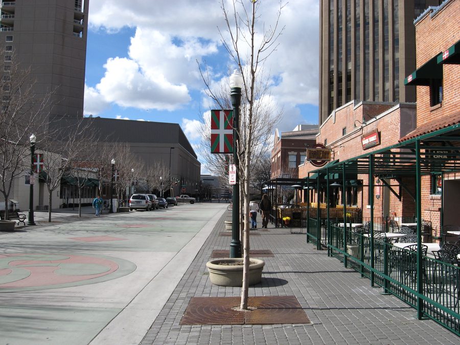 Blick entlang des Basque Block in Boise in Richtung Capitol Boulevard