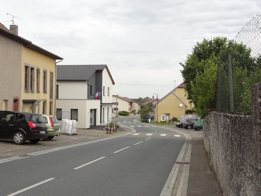 Rue principale de Kerprich-aux-Bois en Moselle