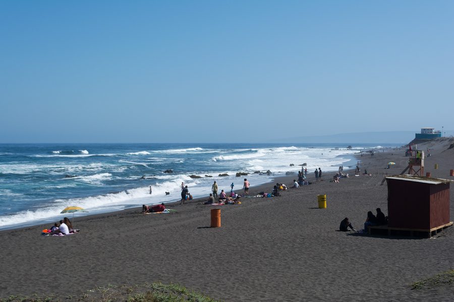 Strand bei Pichilemu an der Küste von O'Higgins
