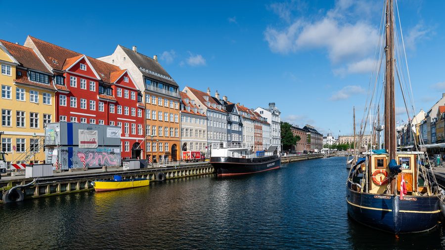 Historische, farbenfrohe Häuserzeile am Nyhavn in Kopenhagen