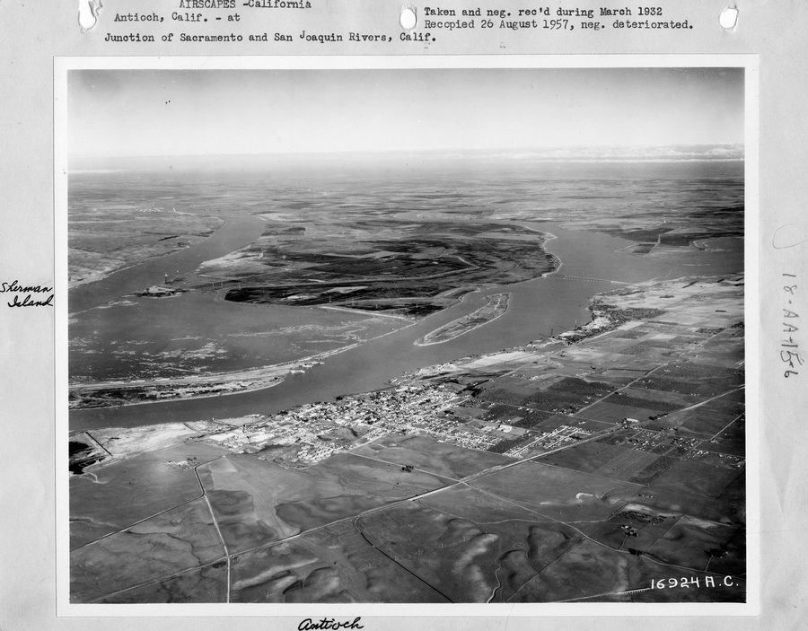 Fluss- und Insellandschaft im Sacramento-San-Joaquin-River-Delta bei Antioch