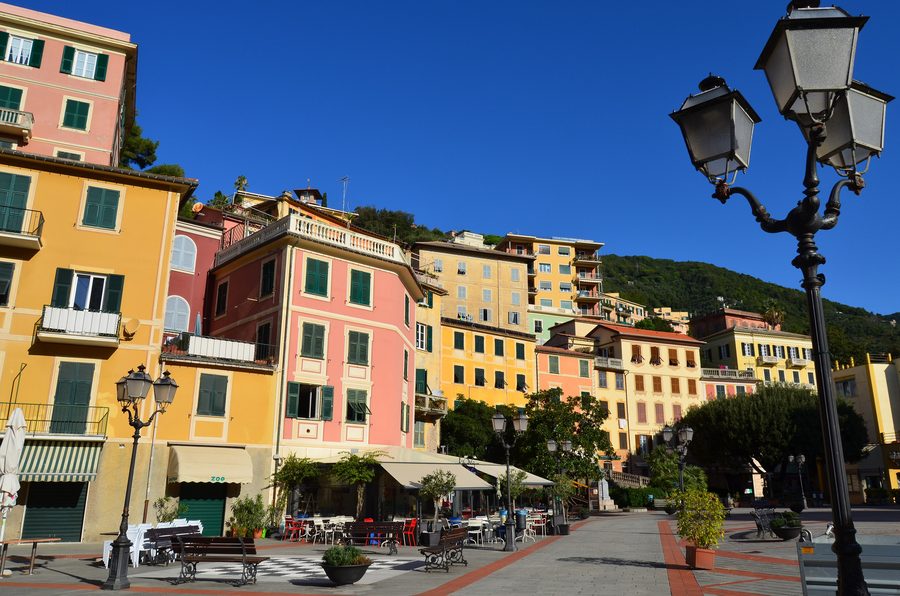 Piazza XXVII Dicembre a Zoagli, Ligurien, Italien