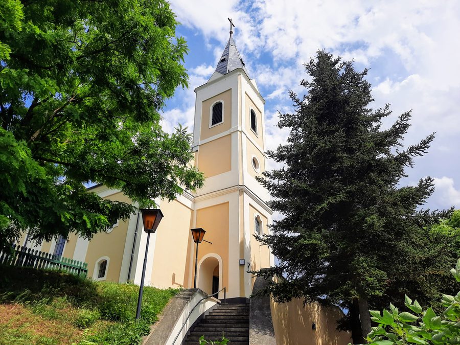 Kirche St. Karl Borromäus in Majs, Ungarn