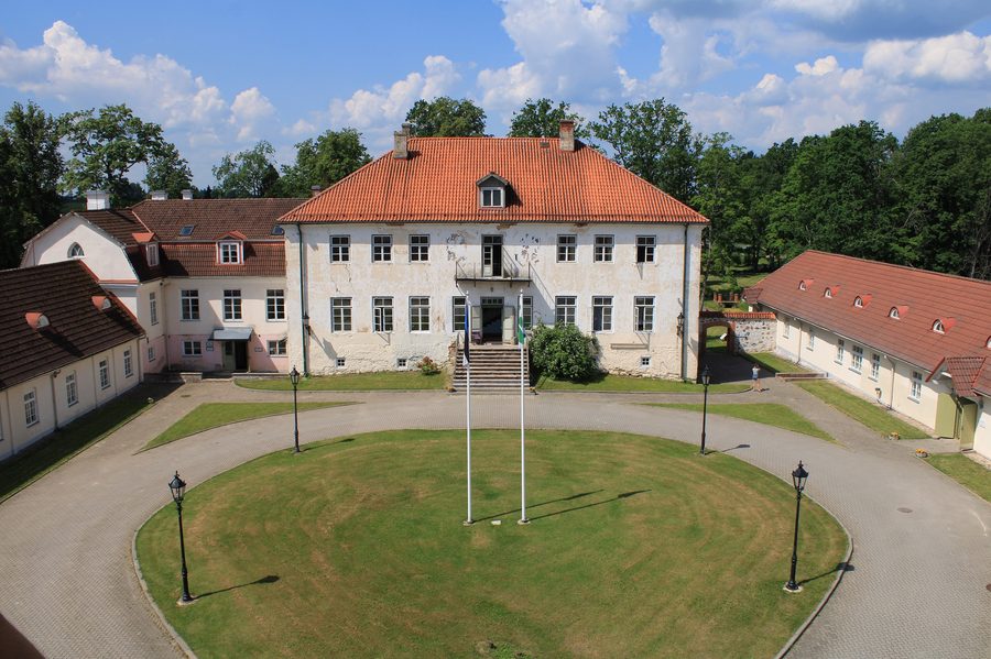 Hauptgebäude des historischen Rogosi-Guts