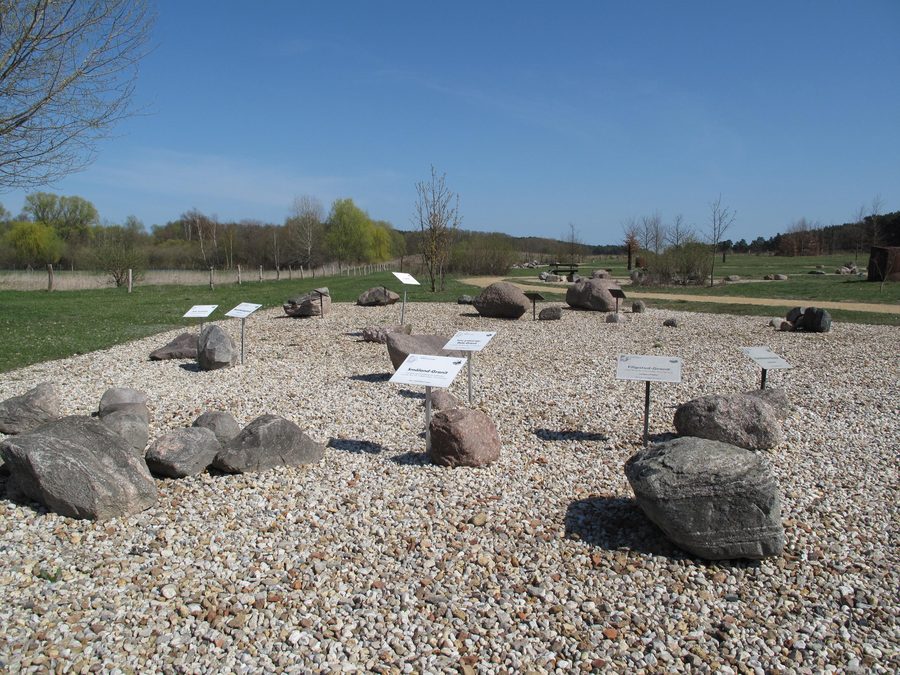 Findlingsgarten in Kähnsdorf am Großen Seddiner See