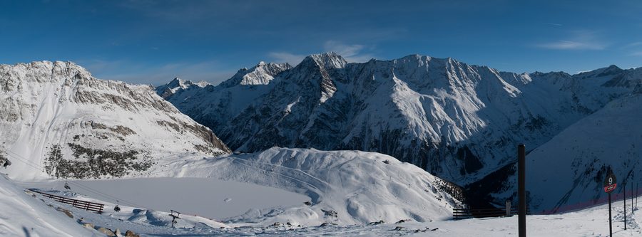 Alpenpanorama im Pitztal mit weiten Bergflanken