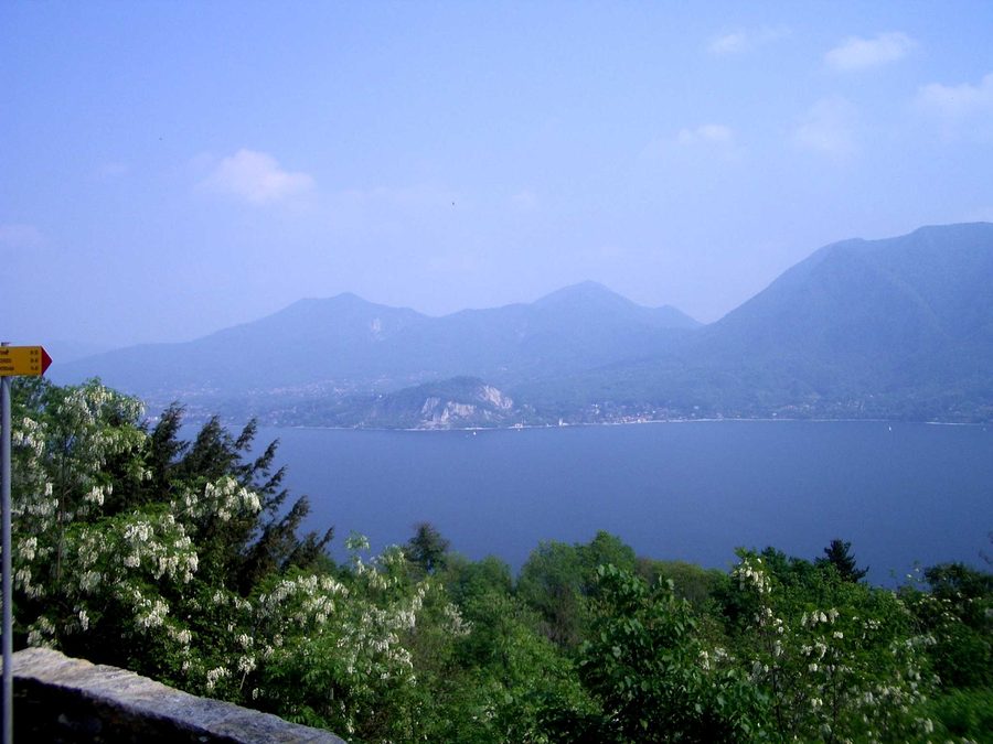 Blick vom Sacro Monte di Ghiffa über den Lago Maggiore