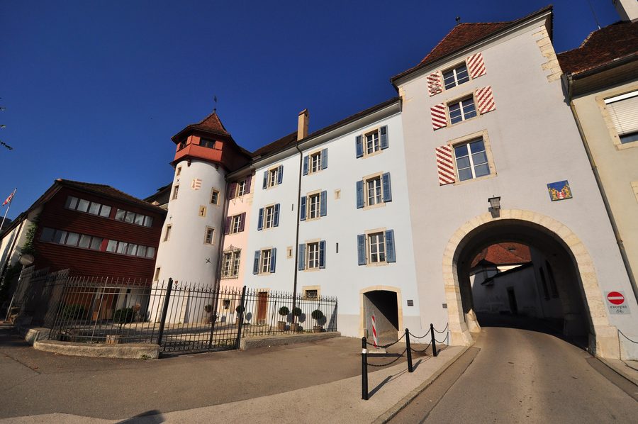 Musée Jurassien d'Art et d'Histoire und Tour Rouge in Delsberg