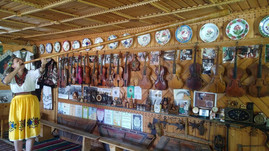 Traditionelle Trembita im Museum in Werchowyna