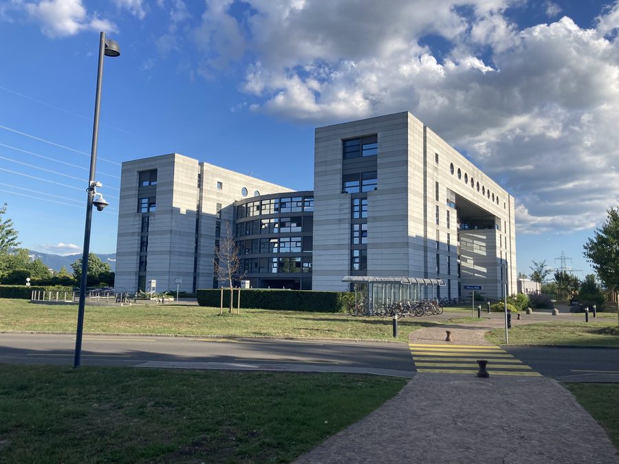 CERN-Gebäude 40 am Forschungsstandort in Meyrin