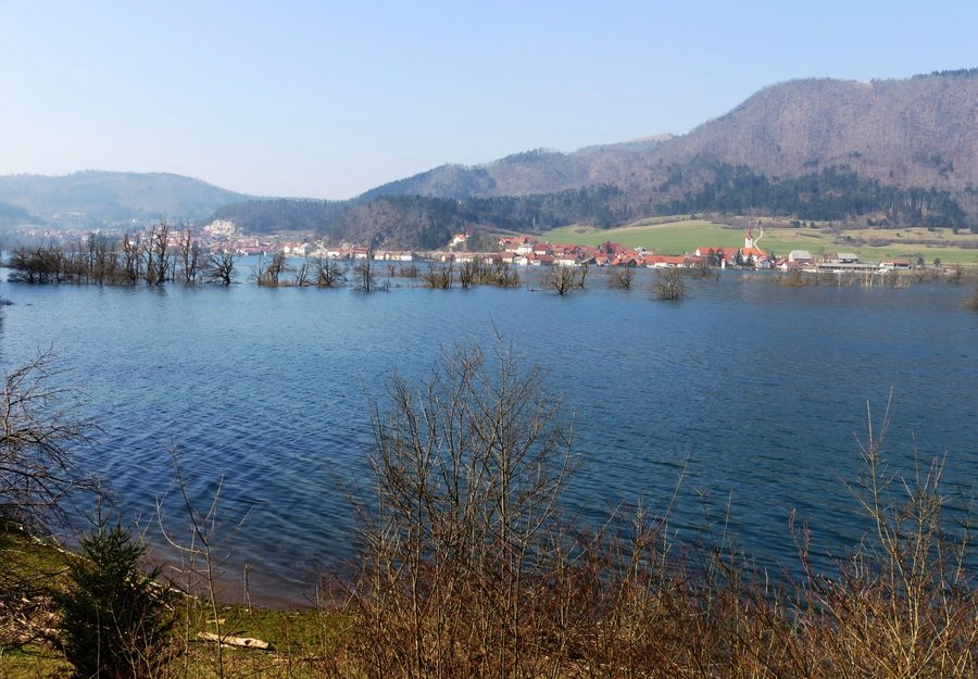Überflutetes Karstfeld Planinsko polje bei Planina in Slowenien
