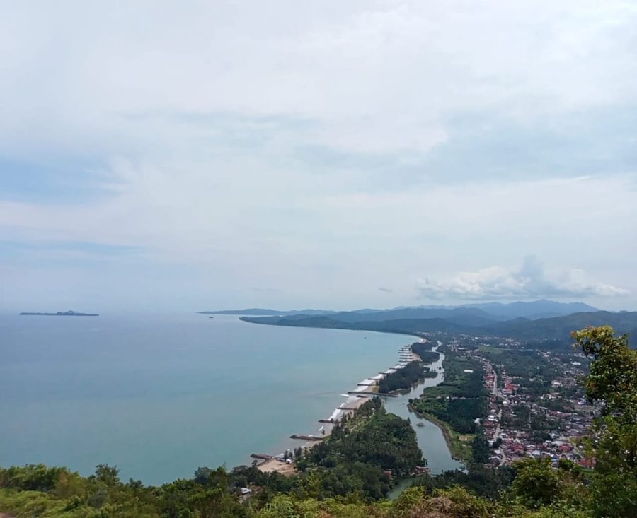Pemandangan indah Pantai Salido di Sumatera Barat