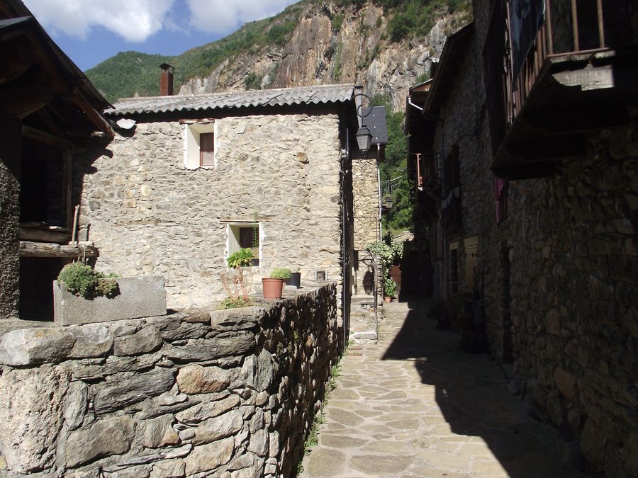 Ortskern von Barruera mit traditioneller Architektur