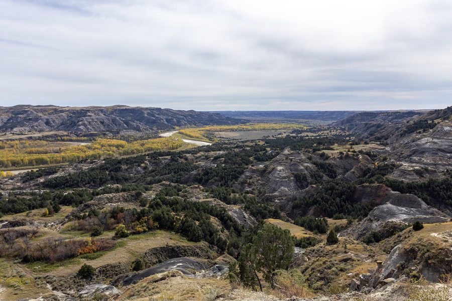 Das Tal des Little Missouri River im North Unit des Theodore Roosevelt National Park in North Dakota.