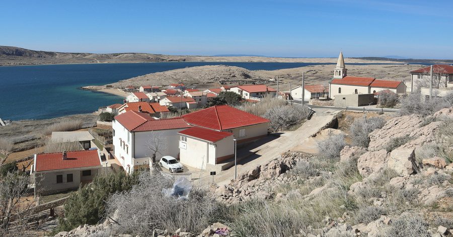 Zubovići auf der Insel Pag in Kroatien, Ansicht von Osten