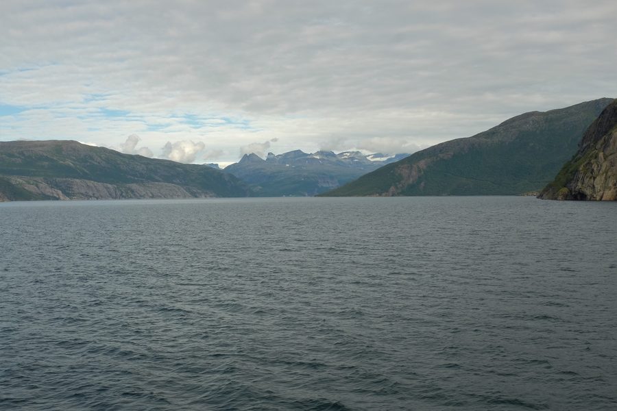 Melfjorden in der Gemeinde Rødøy in Nordland