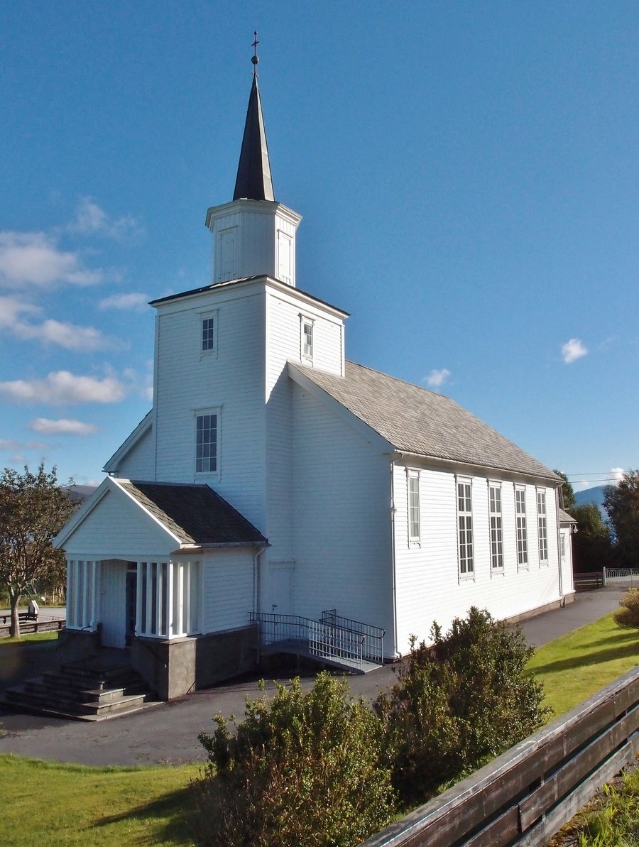 Åram kyrkje, ei tømra langkyrkje bygd i 1927