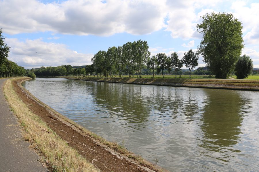 Die Schelde bei Wortegem-Petegem mit Uferlandschaft