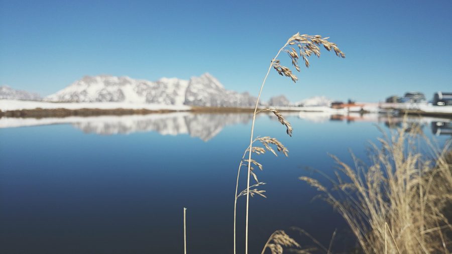 Speichersee am Asitzkogel in der alpinen Landschaft bei Saalbach-Hinterglemm