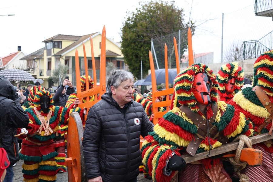 Caretos de Podence durante um cortejo tradicional