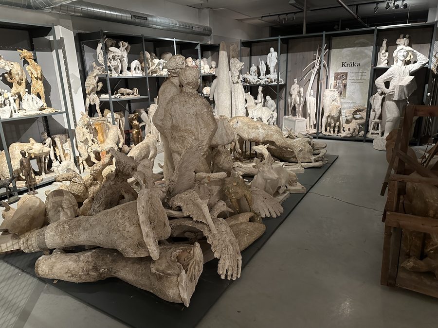 Sammlung von Gipsplastiken im Lindesnes Bygdemuseum in Vigeland