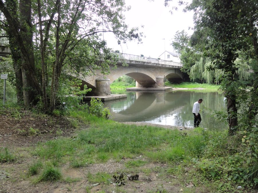 Brücke über den Clain in Naintré im Département Vienne, Frankreich