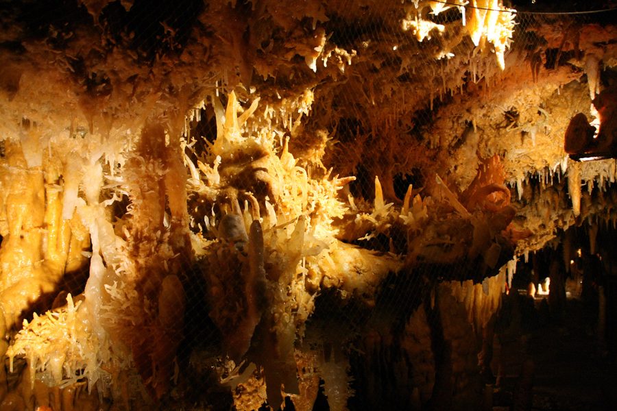 Innenansicht der Grotte du Grand Roc bei Les Eyzies de Tayac im Vézère-Tal