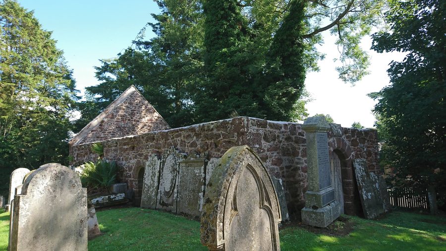 Außenansicht von St Palladius's Chapel nahe Auchenblae in Aberdeenshire