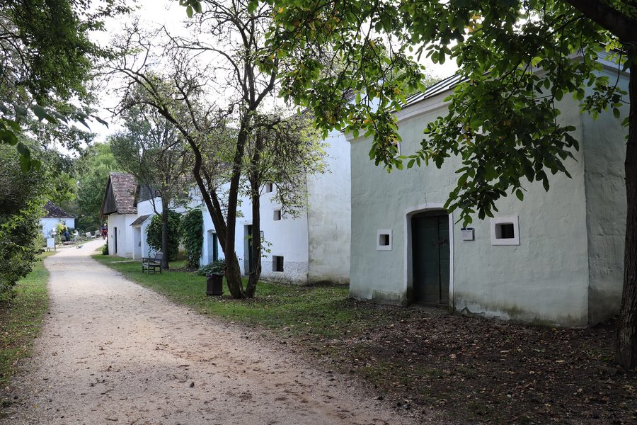 Kellergasse im Museumsdorf Niedersulz in Sulz im Weinviertel