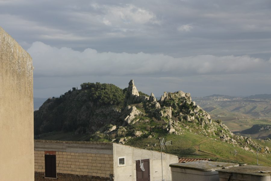 Blick auf Colle San Marco auf dem bewaldeten Plateau bei Ascoli Piceno